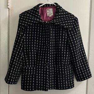 Tulle short jacket.